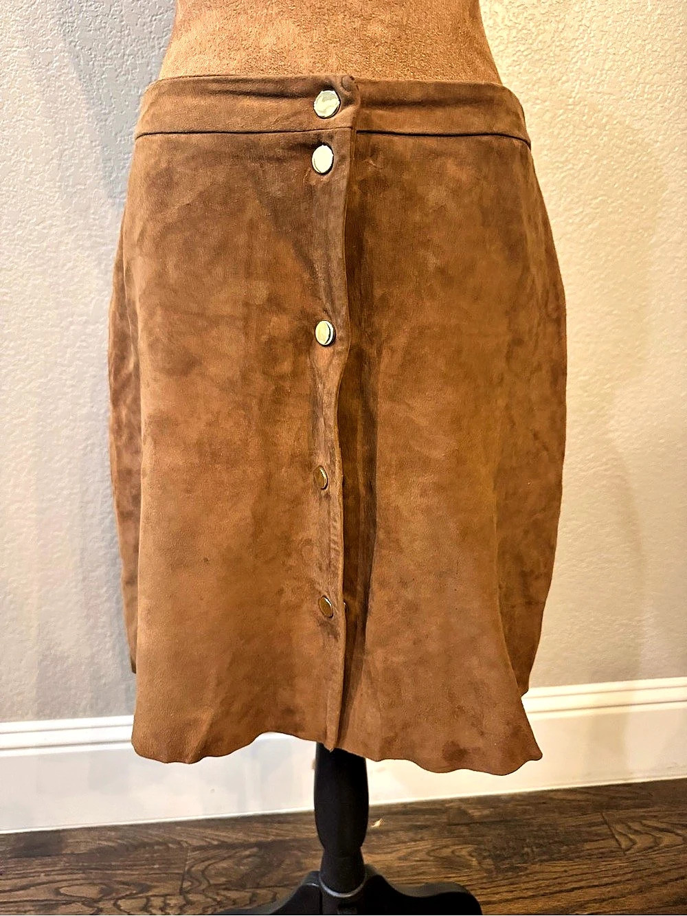 PABLO by Gérard Darel 100% Goat Suede Snap-Front Mini Skirt | Brown | US 6 FR 38 - Picture 2 of 10